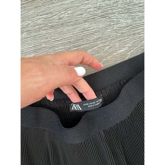 Zara EUC Pleated Black Elastic Waistband Culottes Pants Trousers Size XS - Picture 11 of 12